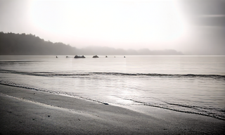 calm_Mediterranean_beach_with_simple_geometric_sha_seed_1907_steps_1.png